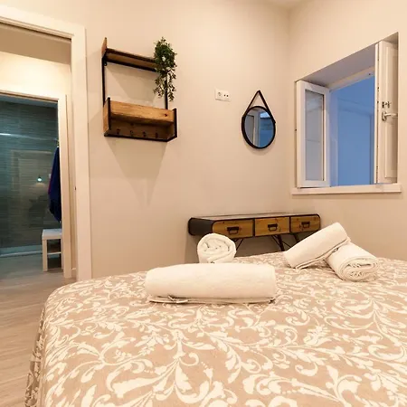 - Patio 1812 *