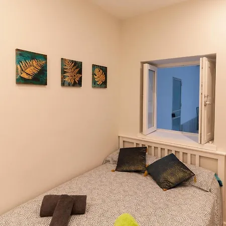 Apartment - Patio 1812